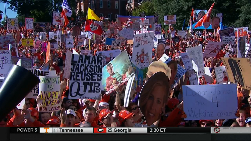 Illustration for article titled Here Is Your Clemson College GameDay Sign Roundup